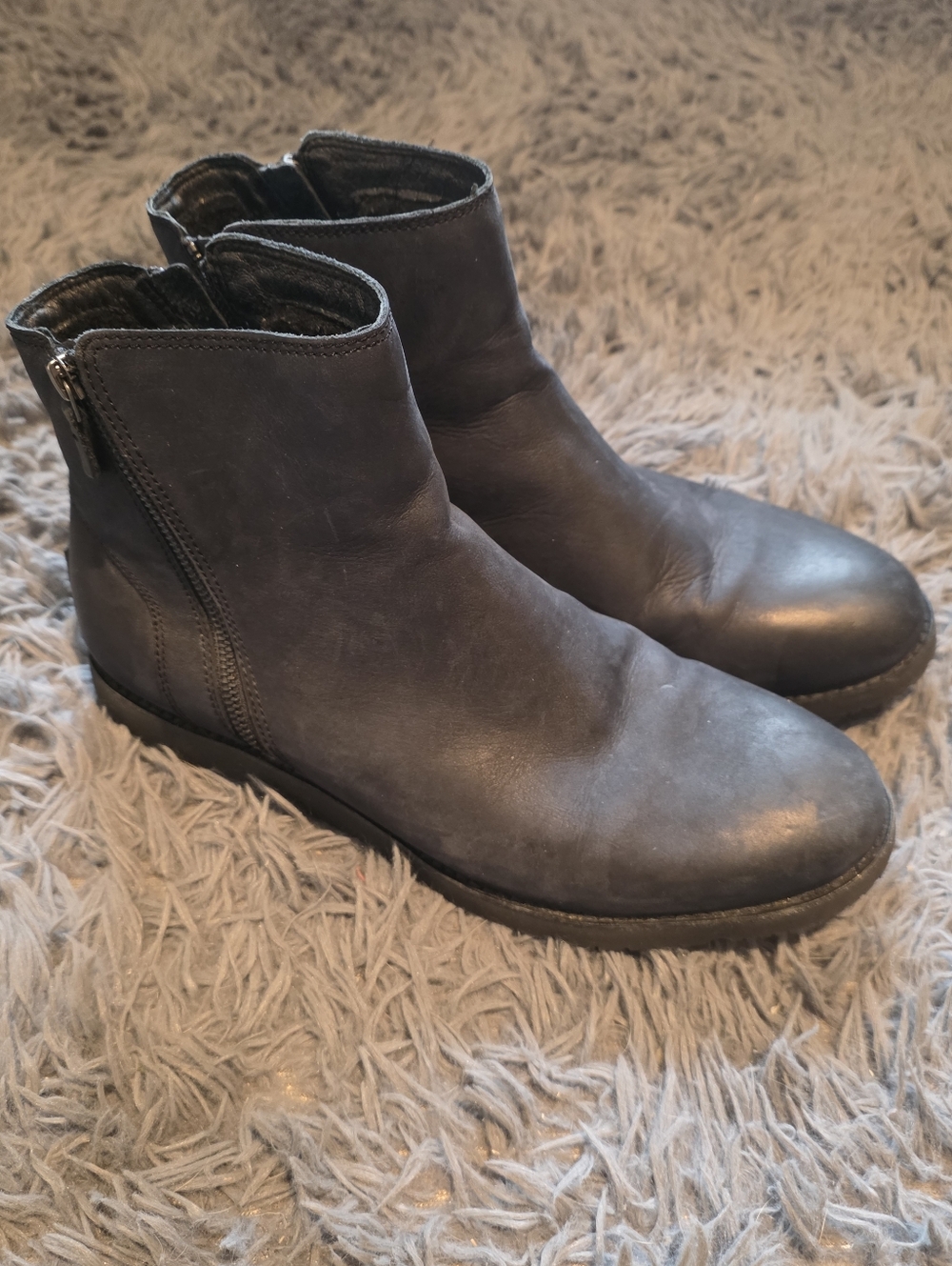 UGG Leather boots with a side zipper Men's Size 10.5
